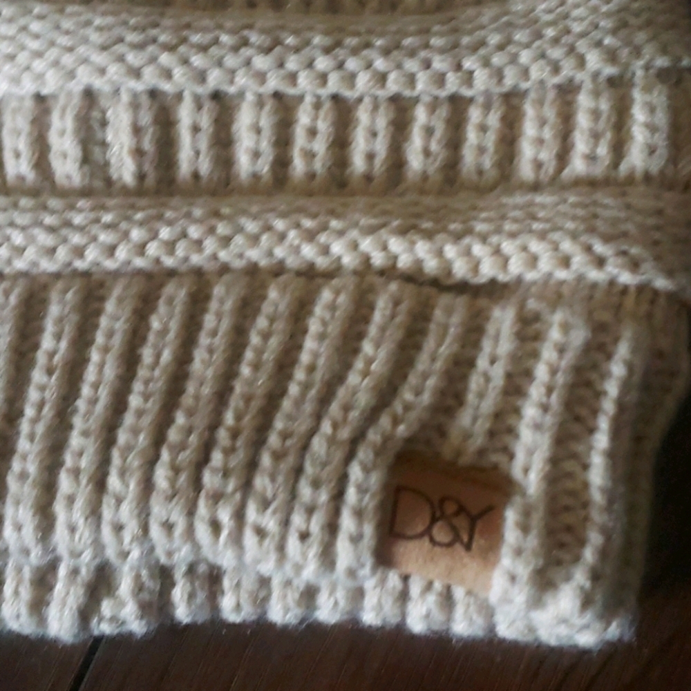 D&Y Messy Bun Crochet Ponytail Knit Beanie Hat! - Picture 5 of 5